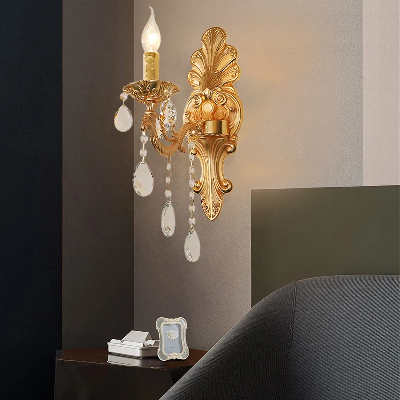 Applique murale candélabre en métal postmoderne, 1/2 têtes, applique de salon en laiton avec accent de goutte de cristal C...