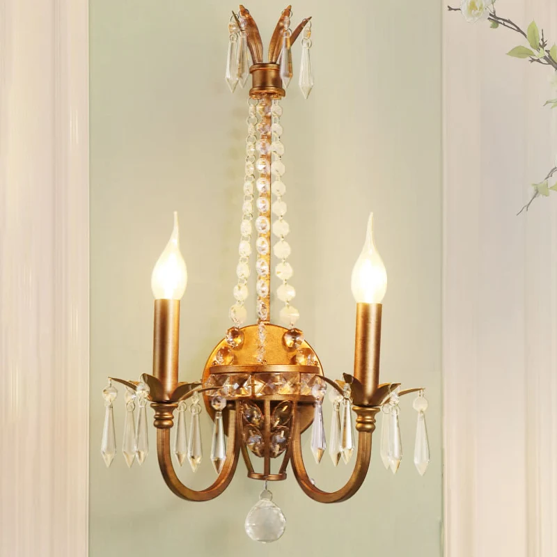 Applique murale chandelier à 2 têtes, éclairage mural rustique en fer doré antique avec accents de cristal Clearhalo