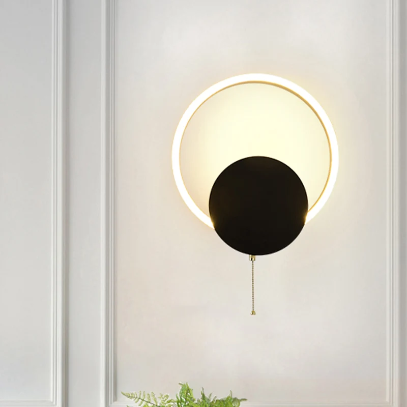Applique murale circulaire à LED en acrylique minimale pour chambre à coucher en noir avec chaîne de traction Clearhalo