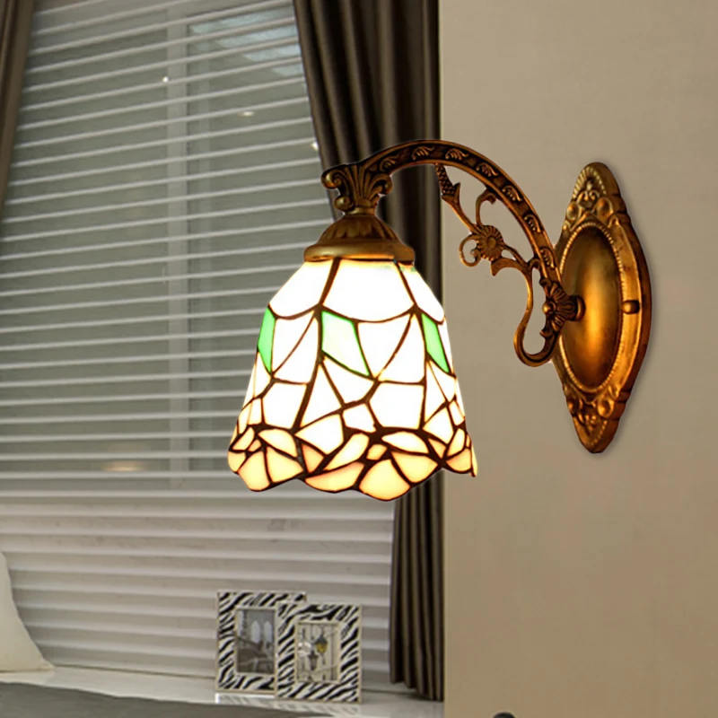 Applique murale cloche vintage en vitrail 1 lumière pour éclairage de chambre à coucher avec motif floral en beige Clearhalo