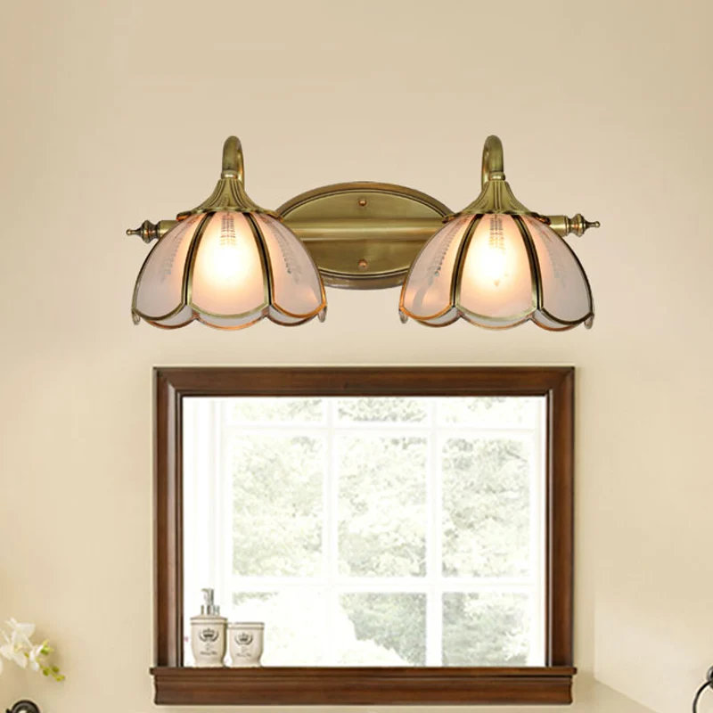 Applique murale coloniale en verre givré festonné, luminaire de vanité à 2 têtes, en or, pour salle de bain Clearhalo
