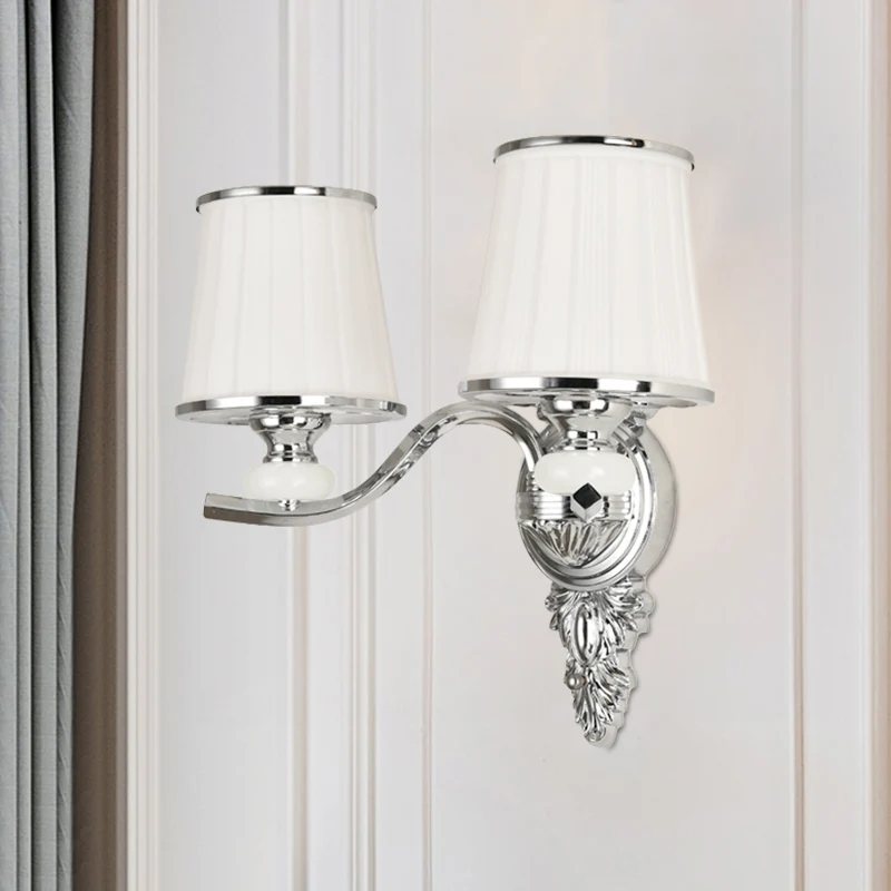 Applique murale conique pour chambre à coucher, verre blanc traditionnel, 1/2 ampoule, finition chromée/dorée, avec plaque...