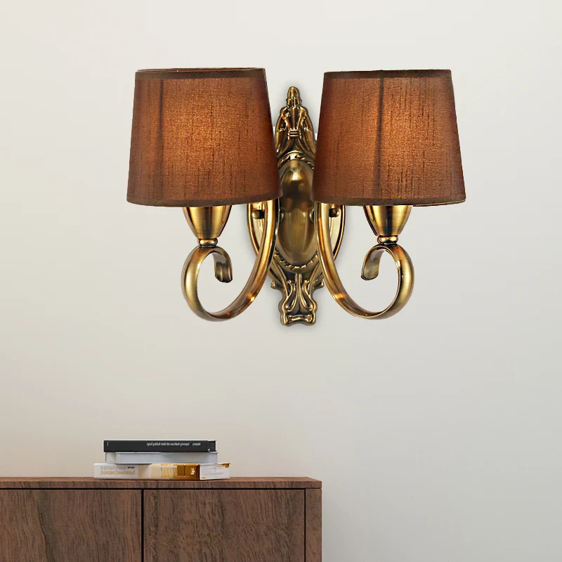 Applique murale conique traditionnelle à 1/2 lumières en métal avec abat-jour en tissu café pour le salon Clearhalo