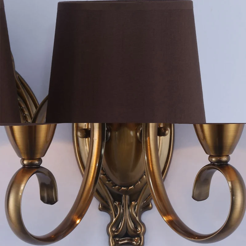 Applique murale conique traditionnelle à 1/2 lumières en métal avec abat-jour en tissu café pour le salon Clearhalo
