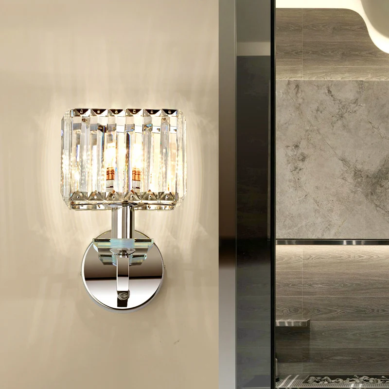 Applique murale cubique contemporaine en métal, 1 lumière, finition chromée, avec bloc de cristal transparent Clearhalo