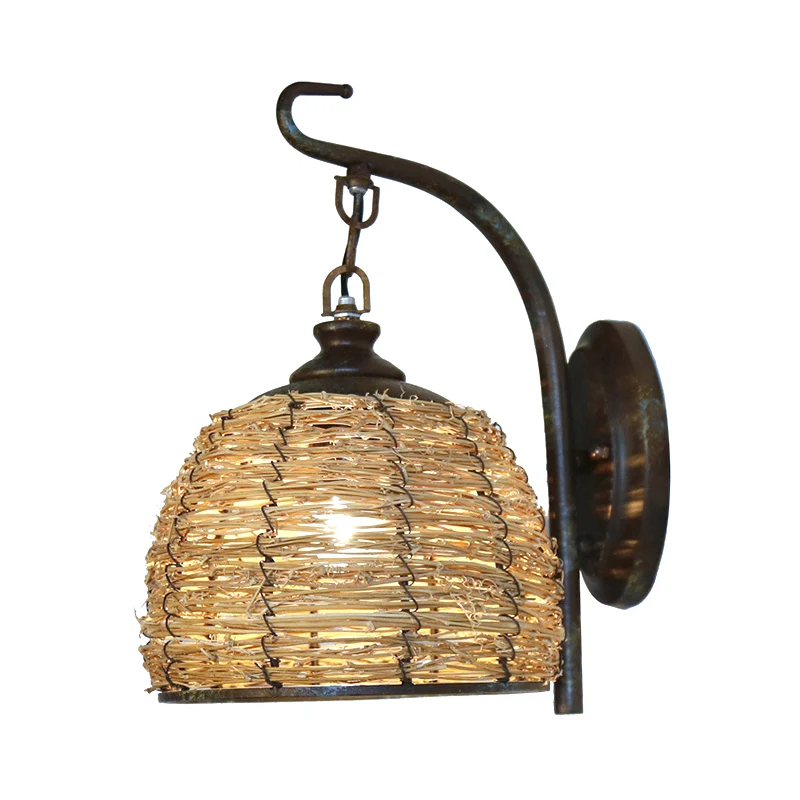 Applique murale faite à la main de style asiatique avec abat-jour en forme de dôme en rotin, lampe murale pour chambre à c...