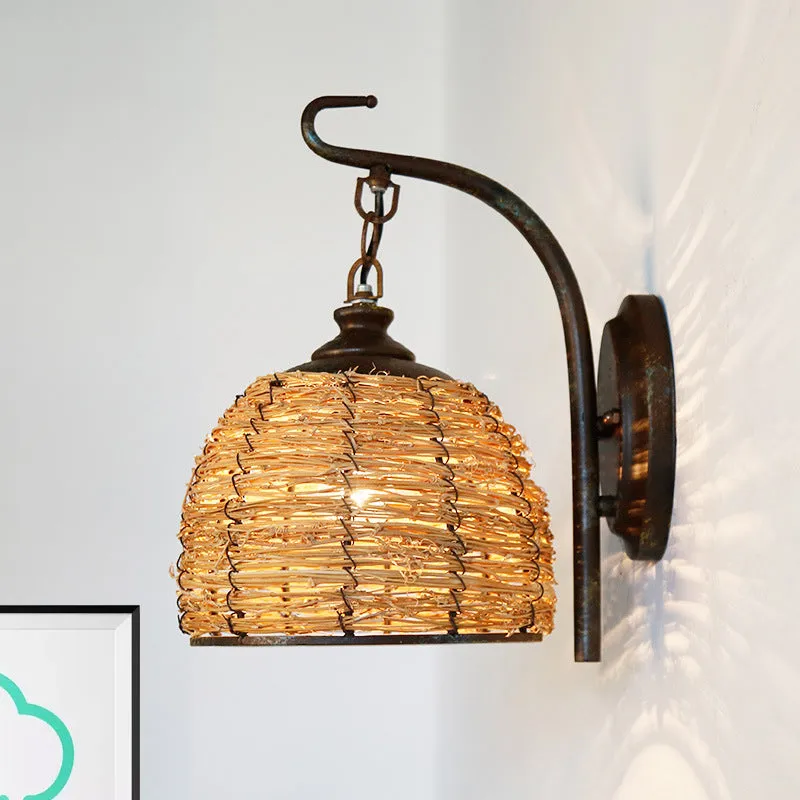 Applique murale faite à la main de style asiatique avec abat-jour en forme de dôme en rotin, lampe murale pour chambre à c...