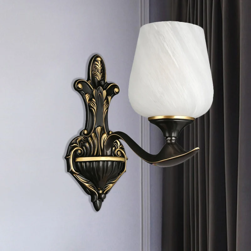 Applique murale en forme de coupe en verre laiteux, luminaire mural de chevet traditionnel à 1/2 lumières en noir et or Cl...