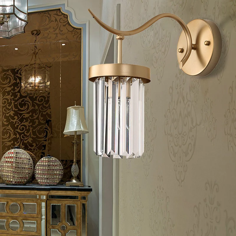 Applique murale incurvée en métal, lampe moderniste, 1 tête, finition en laiton, luminaire mural avec bloc de cristal tran...