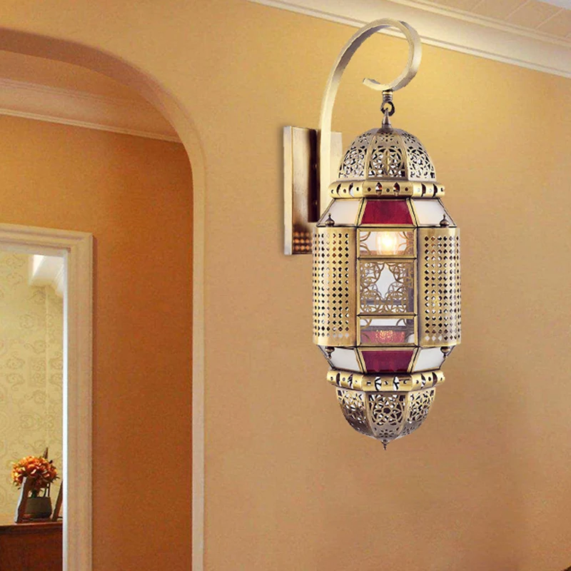 Applique murale en laiton à 1 ampoule en métal traditionnel avec bras incurvé pour chambre à coucher Clearhalo