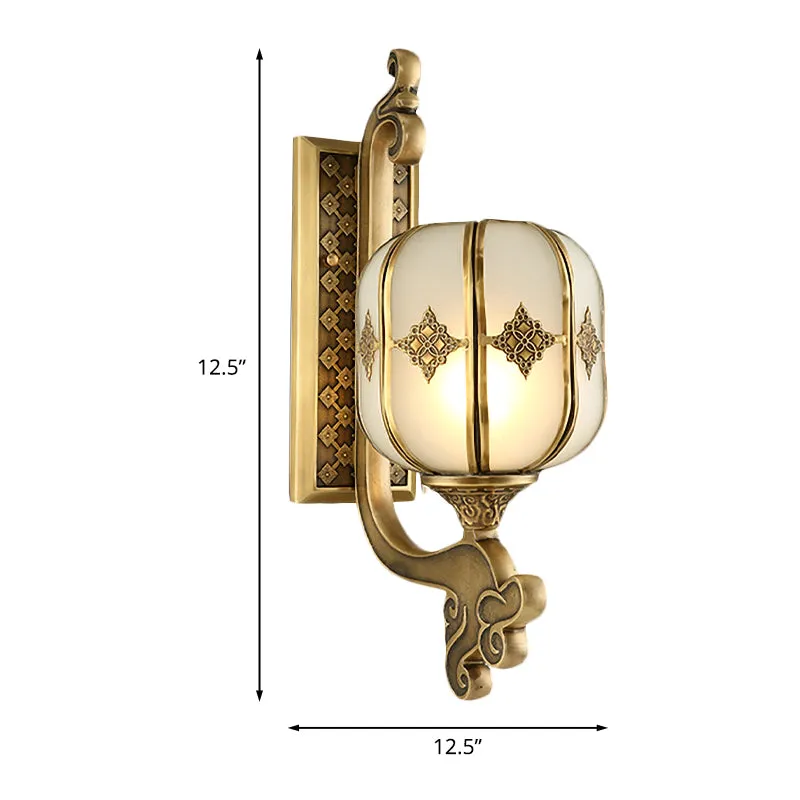 Applique murale lanterne pour chambre à coucher, en verre dépoli colonial, à 1 ampoule, dorée, avec bras incurvé/droit Cle...