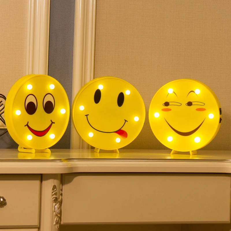 Applique murale LED avec expression drôle d'Emoji, batterie en plastique moderniste, lampe de chevet jaune Clearhalo