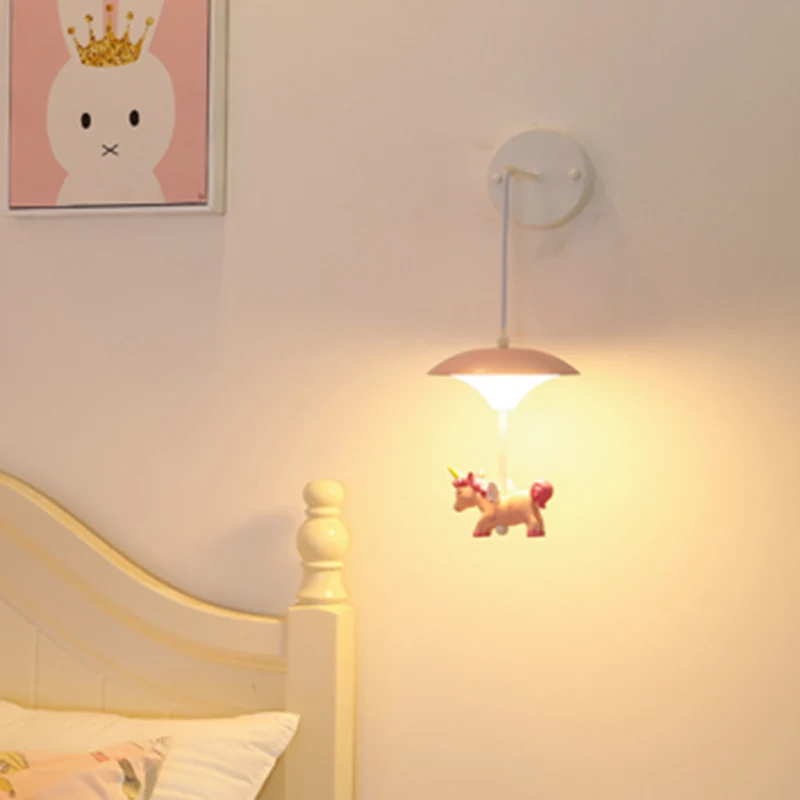 Applique murale LED métallique en forme de champignon, luminaire mural rose avec licorne en résine Clearhalo
