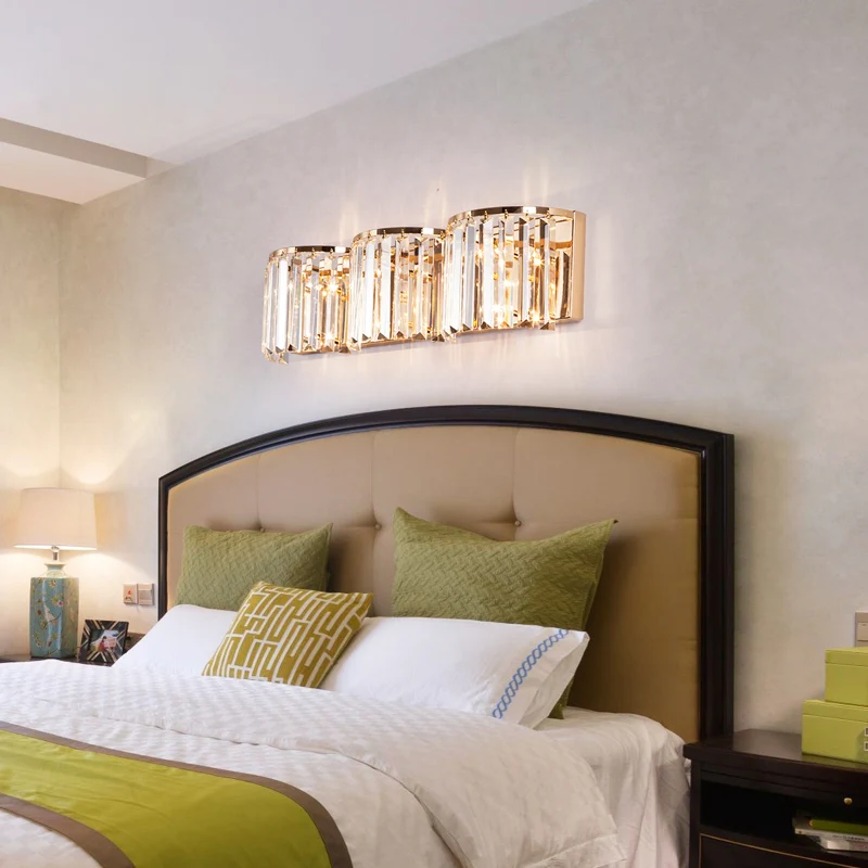 Applique murale linéaire à LED avec bloc de cristal transparent, lampe murale de style moderne en or Clearhalo