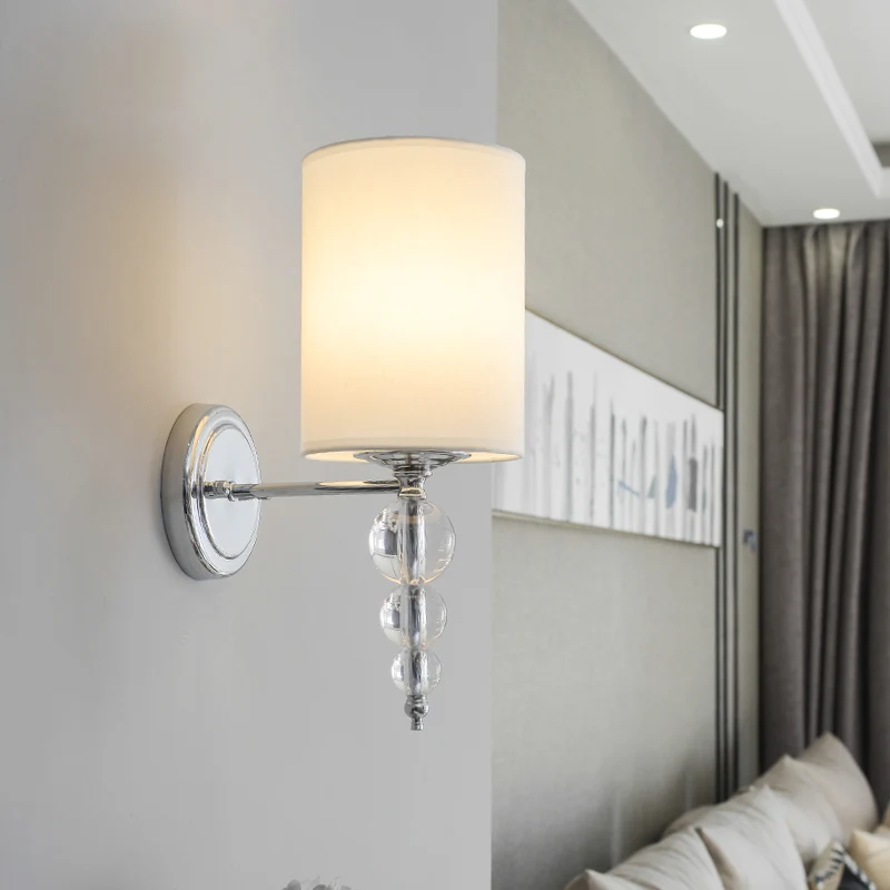 Applique murale moderne en tissu et métal avec abat-jour cylindrique à 1 tête, décoration boule de cristal transparente en...