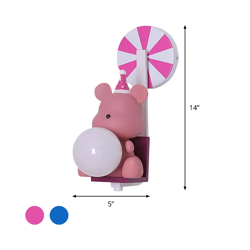 Applique murale ours d'anniversaire tenant une boule en résine de dessin animé, 1 lumière rose/bleu avec abat-jour en verr...