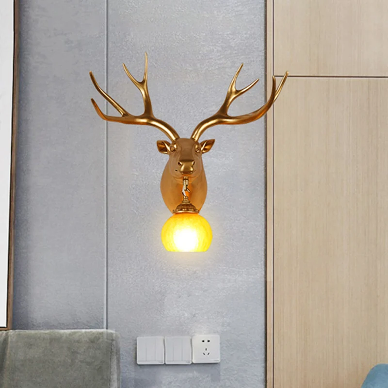 Applique murale en résine dorée, en bois de cerf droit/incurvé, 1 lumière, éclairage mural rustique avec abat-jour en verr...