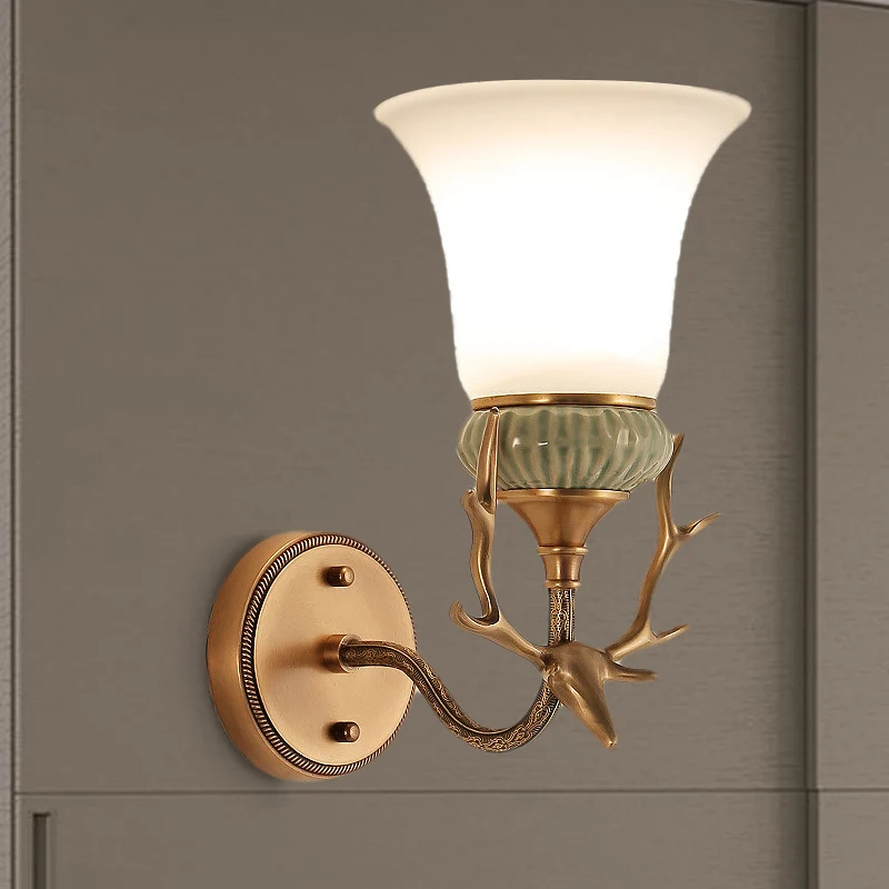 Applique murale rétro en verre opale et laiton, 1 lumière, luminaire avec bras incurvé en bois Clearhalo