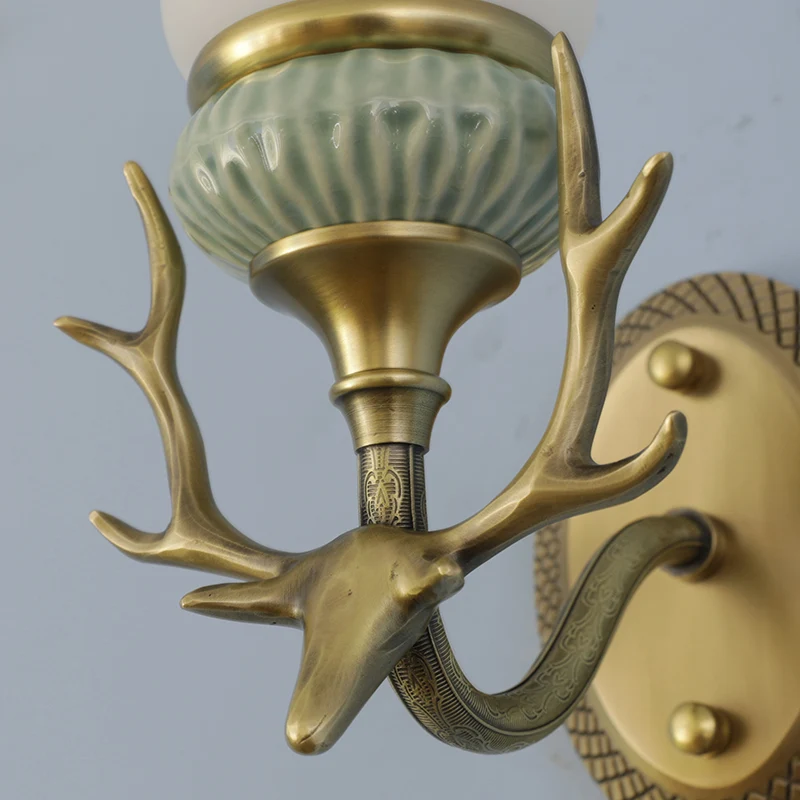 Applique murale rétro en verre opale et laiton, 1 lumière, luminaire avec bras incurvé en bois Clearhalo