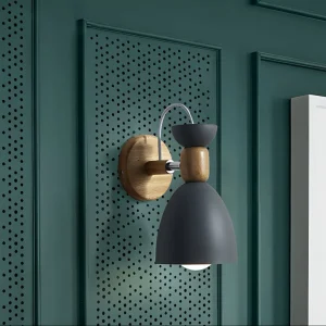 Applique murale de style macaron nordique, 1 lampe murale à bras en bois clair avec abat-jour en métal Clearhalo