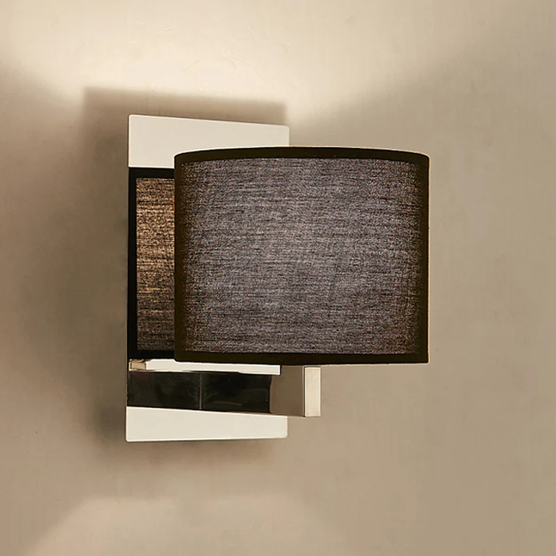 Applique murale à tambour, éclairage moderniste en tissu LED, luminaire mural en blanc/noir pour chevet Clearhalo