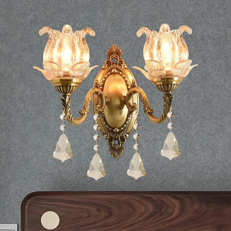 Applique murale traditionnelle semi-ouverte en verre transparent à 1/2 ampoules en laiton Clearhalo