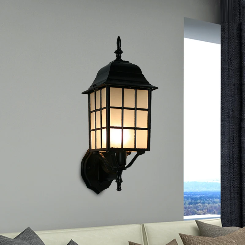 Applique murale à 1 tête en forme de grille de campagne en aluminium avec abat-jour en verre dépoli en noir Clearhalo