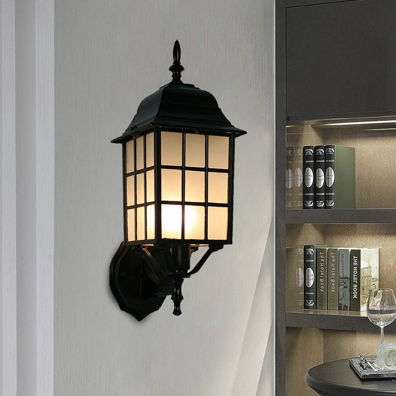 Applique murale à 1 tête en forme de grille de campagne en aluminium avec abat-jour en verre dépoli en noir Clearhalo