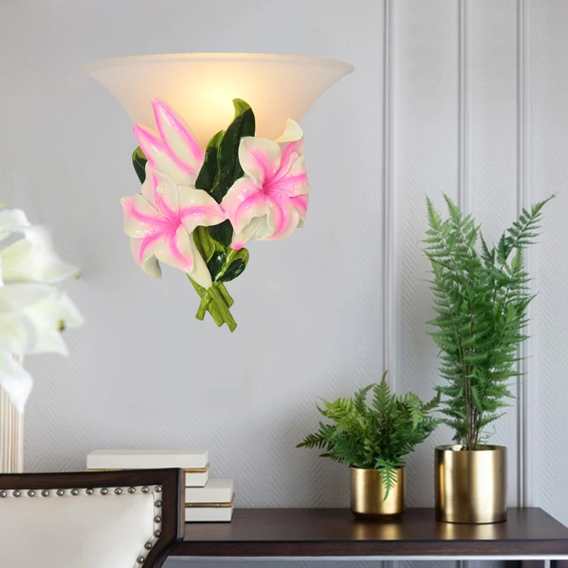 Applique murale évasée en verre dépoli rustique 1 lumière pour salon avec décoration de fleurs roses Clearhalo