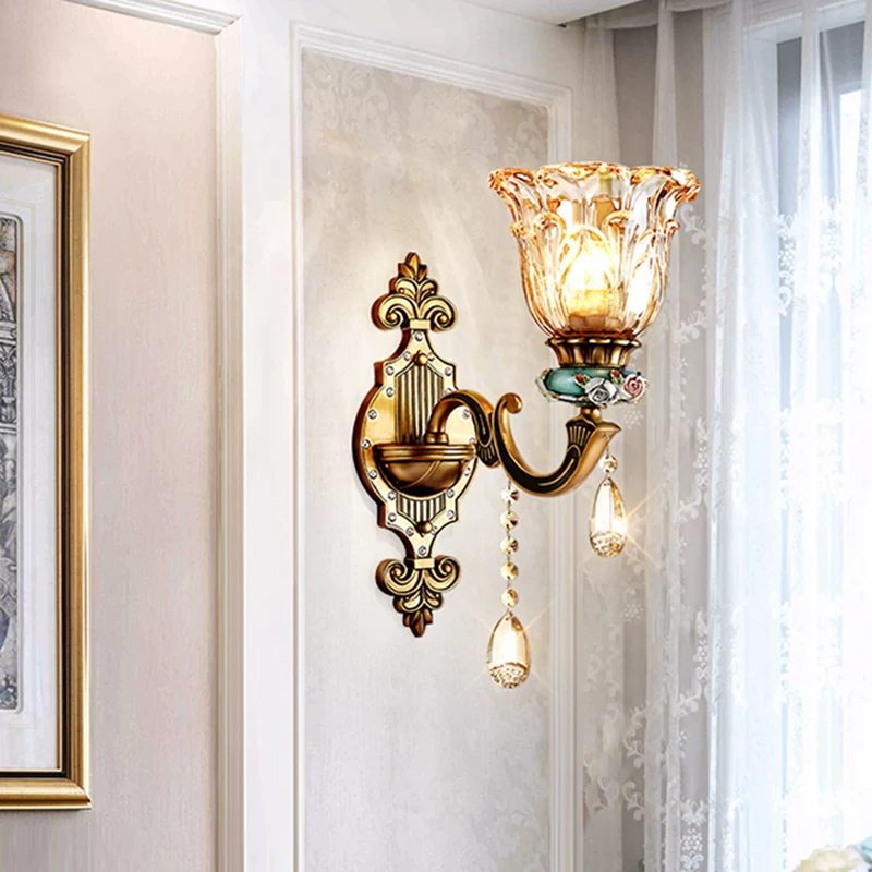 Applique à 1 tête, design floral simple, idée d'éclairage mural à prisme en cristal en laiton Clearhalo