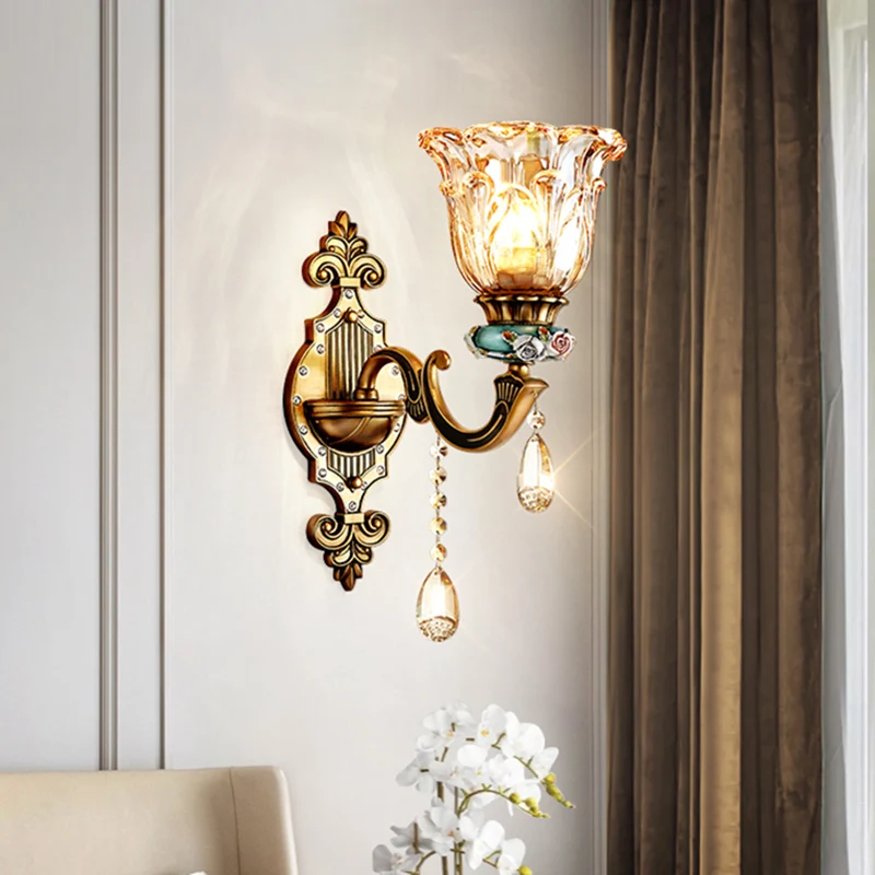 Applique à 1 tête, design floral simple, idée d'éclairage mural à prisme en cristal en laiton Clearhalo