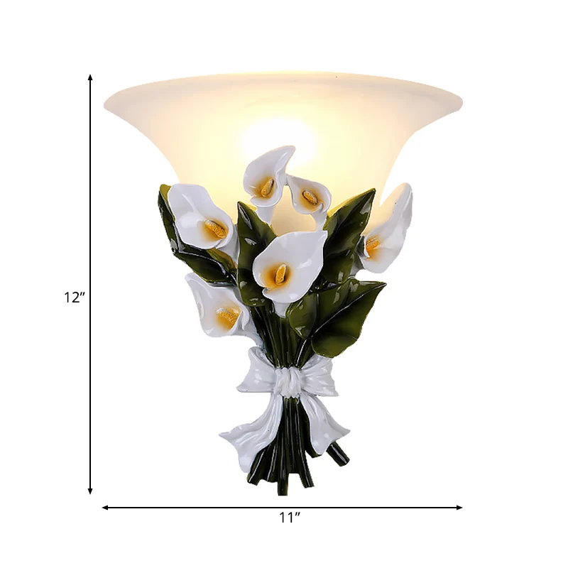 Applique évasée en verre blanc rustique 1 lumière pour salon avec bouquet vert Clearhalo