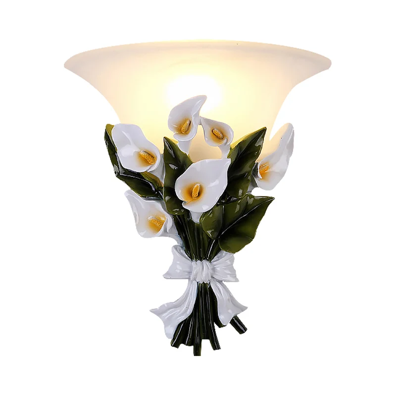 Applique évasée en verre blanc rustique 1 lumière pour salon avec bouquet vert Clearhalo