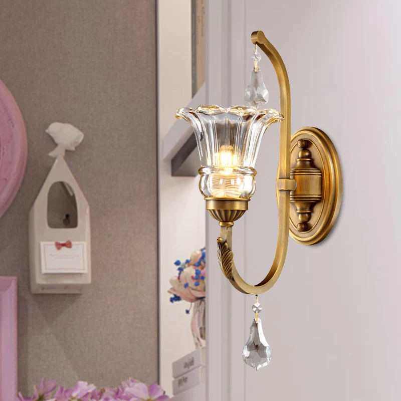 Applique en verre transparent à 1/2 ampoules, luminaire mural traditionnel à motif floral doré pour salon, avec accents de...