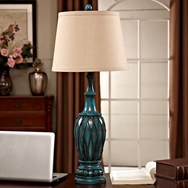 Aqua Vase Veilleuse traditionnelle en résine à 1 lumière pour salle d'étude avec abat-jour en tissu conique Clearhalo