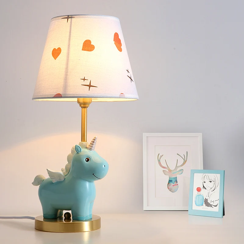 Bucket Table Lighting Lampe de table de chevet pour chambre d'enfant à 1 lumière en tissu à motifs avec licorne en résine...