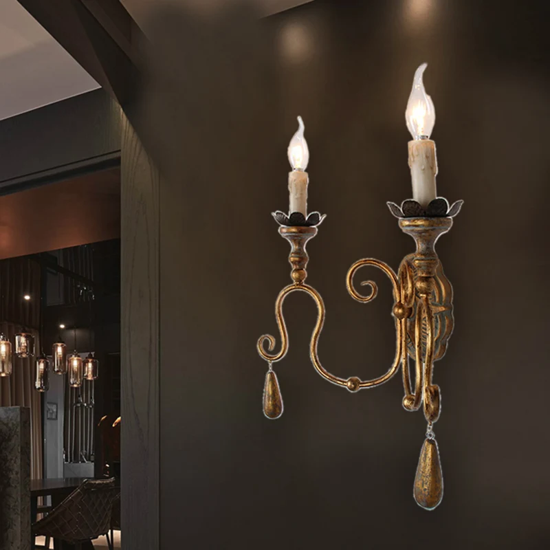 Chandelier métallique mural rétro à 2 têtes, éclairage mural de couloir avec bras tourbillonnant en or Clearhalo