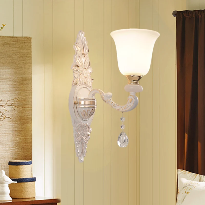 Éclairage mural à 1 ampoule avec abat-jour en forme de cloche en verre blanc, luminaire d'intérieur traditionnel Clearhalo