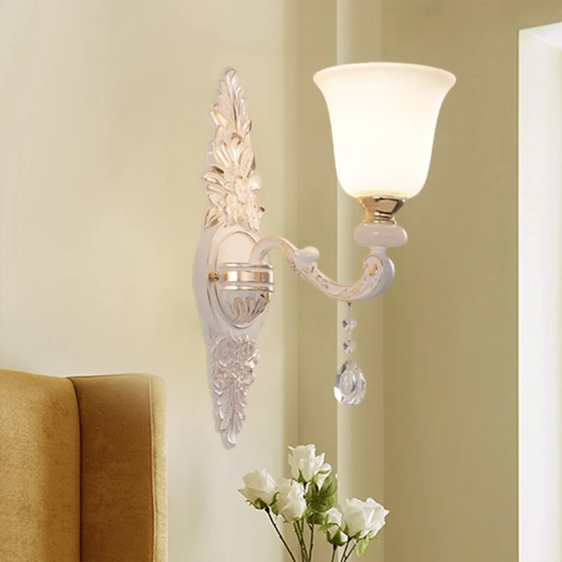 Éclairage mural à 1 ampoule avec abat-jour en forme de cloche en verre blanc, luminaire d'intérieur traditionnel Clearhalo