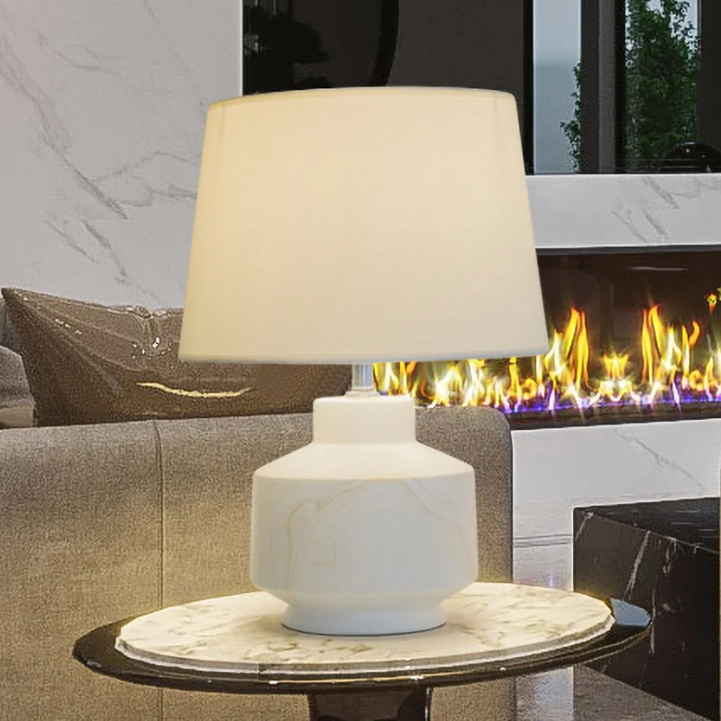 Éclairage de nuit en tissu conique Simplicity Lampe de table à 1 tête finition blanche avec base en céramique Clearhalo