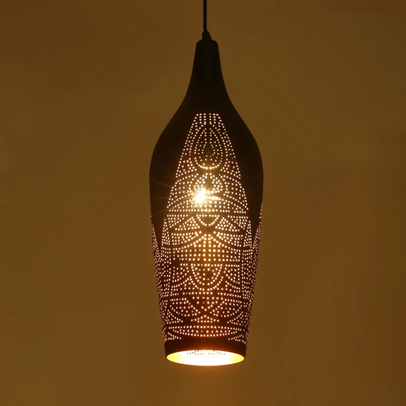 Éclairage suspendu sculpté Lampe à suspension de plafond décorative en métal à 1 ampoule en noir Clearhalo