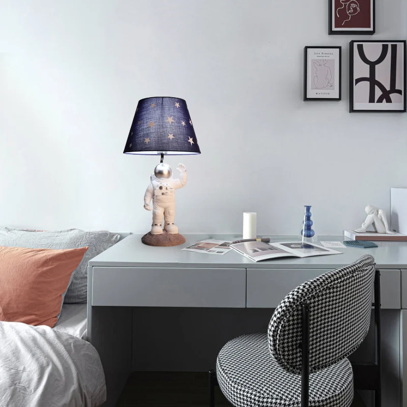 Éclairage de Table d'astronaute de dessin animé, lampe de chevet simple en résine avec abat-jour en tissu à motifs d'étoil...