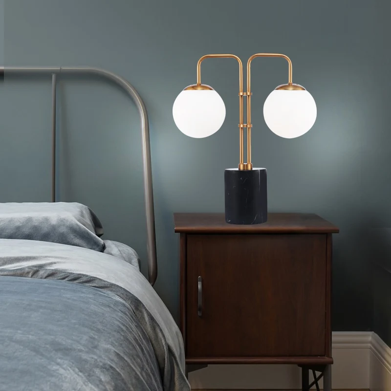 Éclairage de table globe doré moderniste, 2 ampoules, lampe de nuit en verre blanc avec socle cylindrique en marbre noir C...
