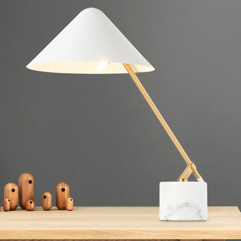 Éclairage de travail conique Modernisme Petite lampe de bureau en métal à 1 tête en blanc avec base en marbre Clearhalo
