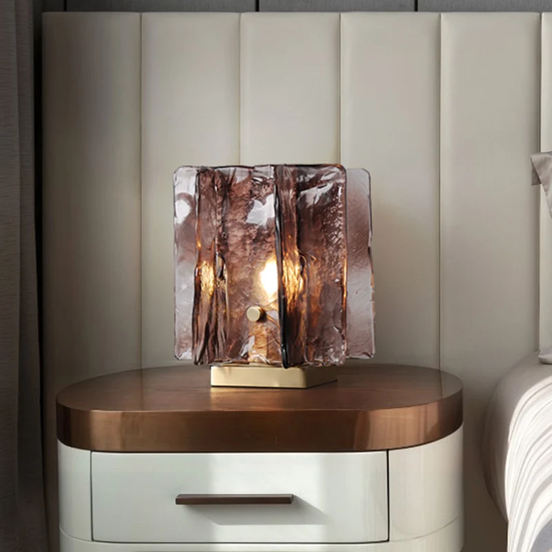 Éclairage de travail ombragé moderniste Lampe de table de chevet à 1 tête en verre marron en laiton avec base en métal Cle...