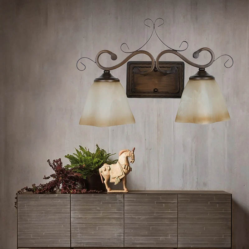 Éclairage de vanité en verre givré évasé, lampe murale traditionnelle à 2 lumières pour salle de bain en beige Clearhalo