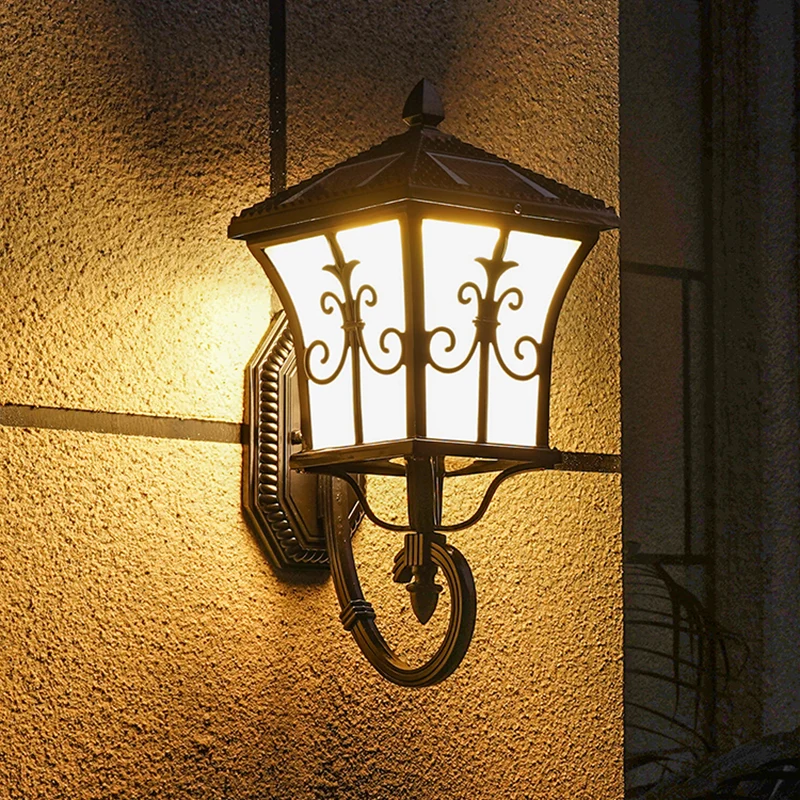 L'acrylique évasé la lumière solaire carrée de bâti de mur éclairage extérieur traditionnel de mur de LED Clearhalo