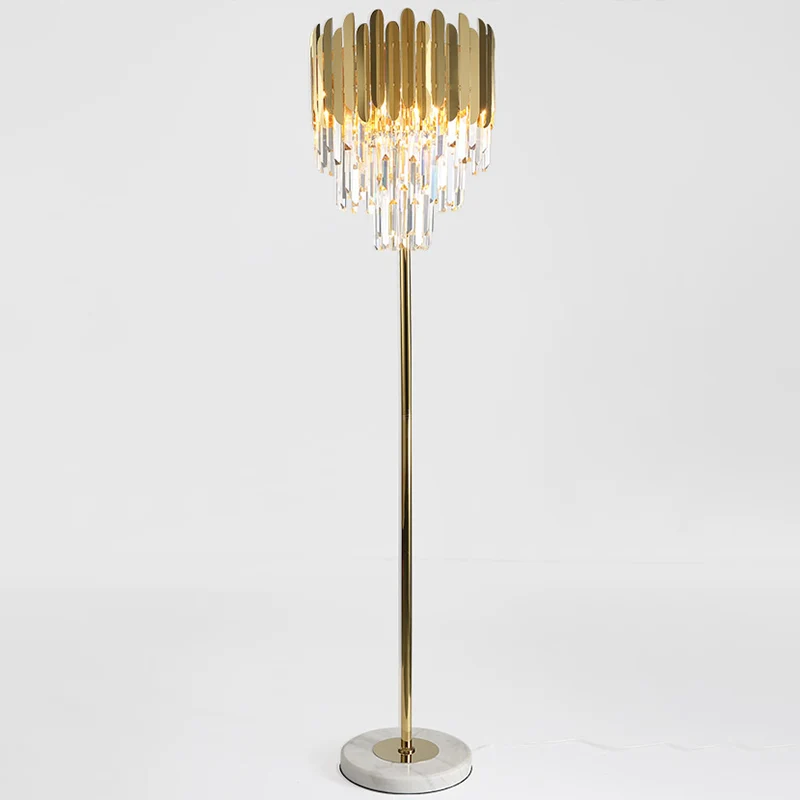 Lampadaire conique doré postmoderne à 3 lumières en cristal prismatique pour salon Clearhalo