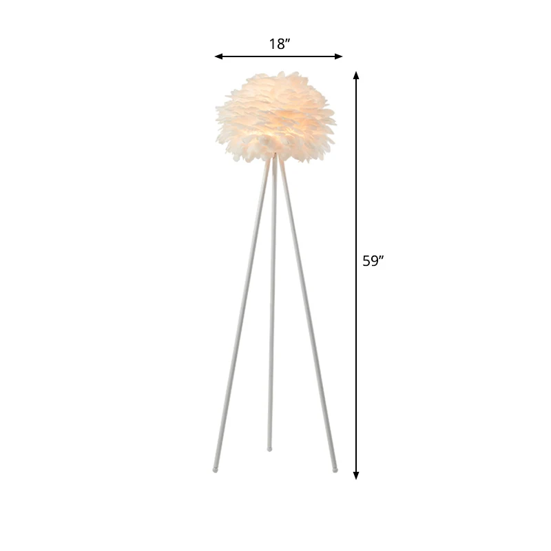Lampadaire contemporain sur trépied en métal à 1 tête avec abat-jour en plumes en blanc Clearhalo