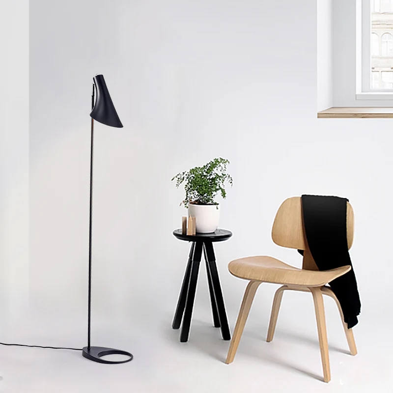 Lampadaire de lecture évasé nordique, lampadaire simple en métal avec Joint pivotant pour salon Clearhalo